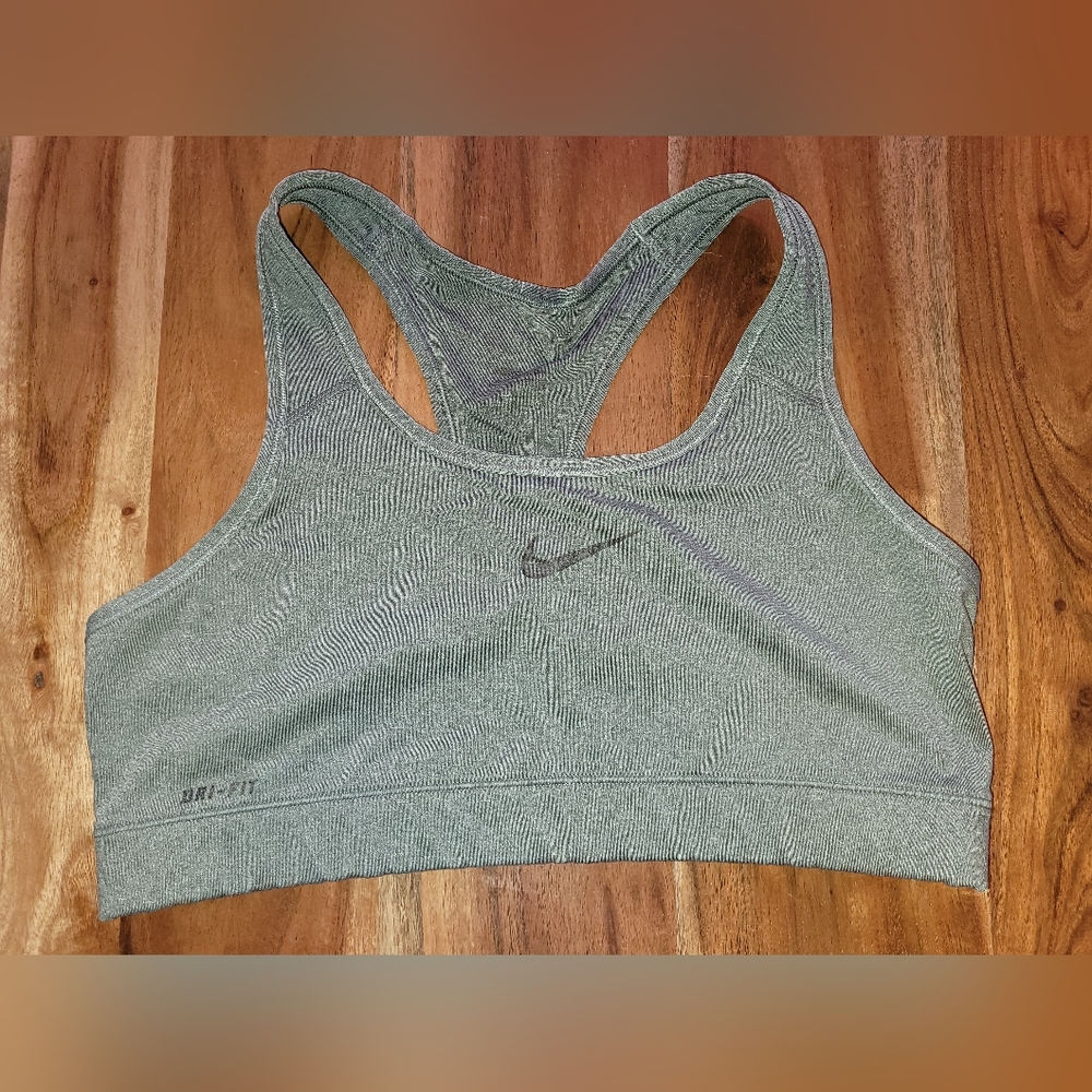 L Nike sports bra
